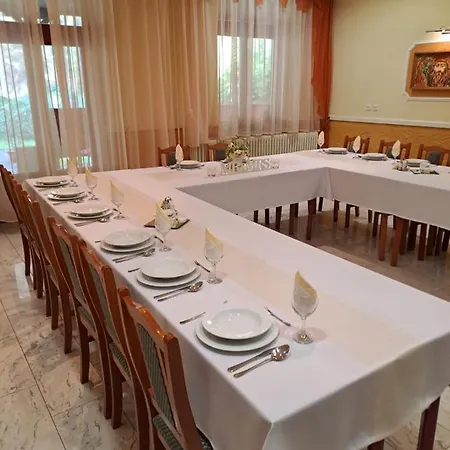 Odvasko Etterem Es Panzio Oda ve Kahvaltı Bakonybél